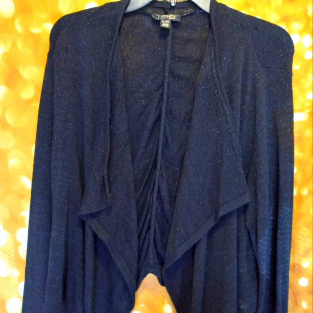 💛🖤💛 Don't shrug it off! You need this classy Thalia Sodi shrug! 🖤💛🖤